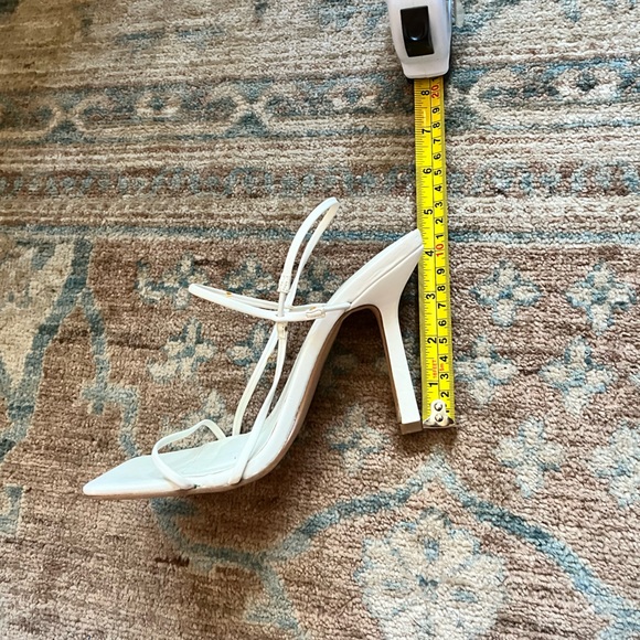 Beautiful strappy Sandal - Picture 10 of 10